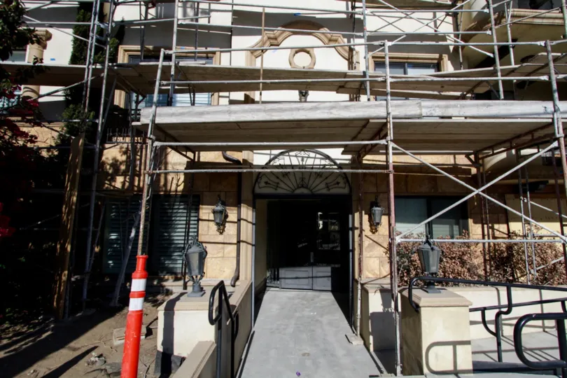 The entrance into the Villa Julietta