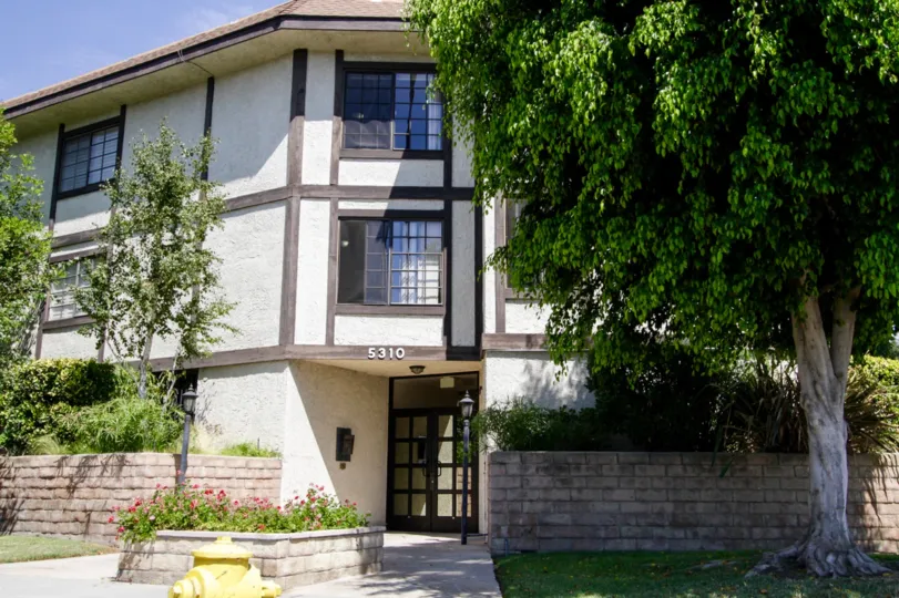 The entrance into Weddington Arms in Sherman Oaks