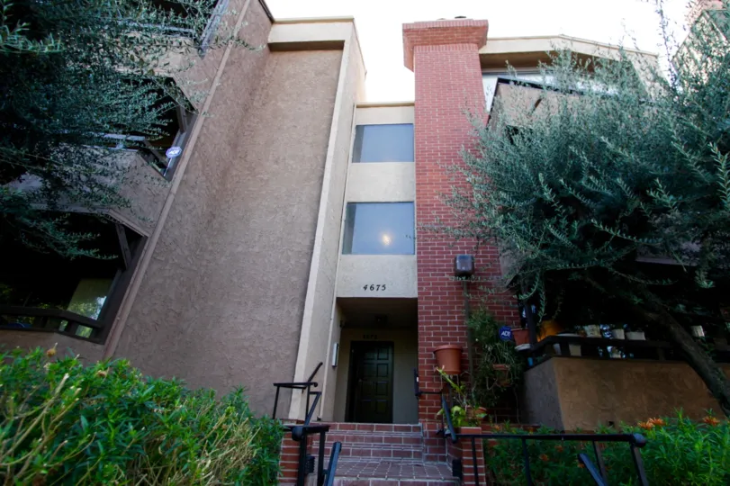 The entrance into Willis Manor in Sherman Oaks
