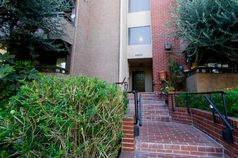 The entryway into Willis Manor in Sherman Oaks