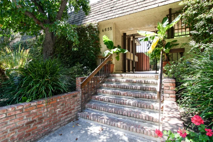 The entrance into Willis Terrace in Sherman Oaks