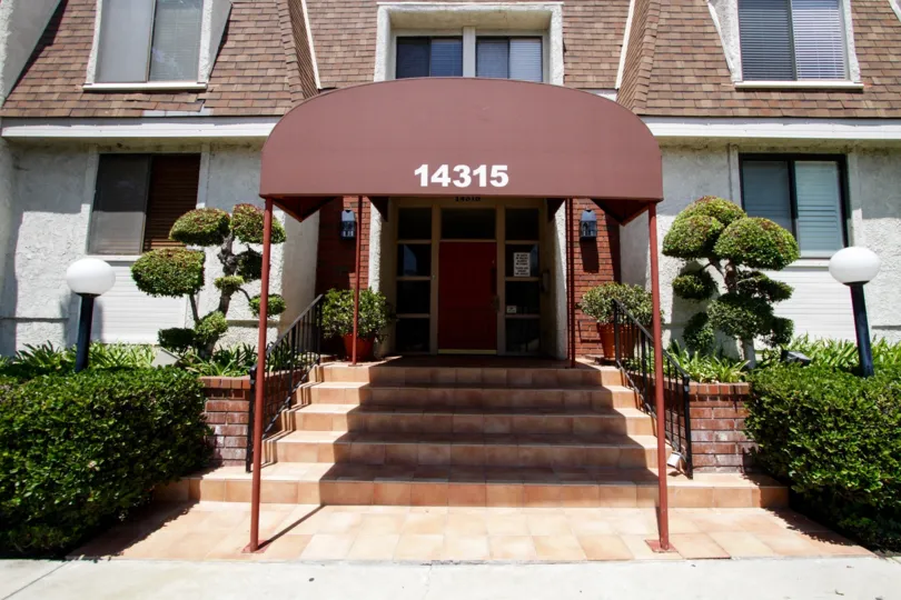 The entrance into the Wilshire Manor in Sherman Oaks