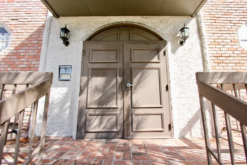 The entrance into Harvard Heights