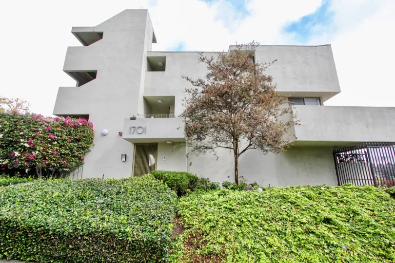The balconies seen at Lago Vista