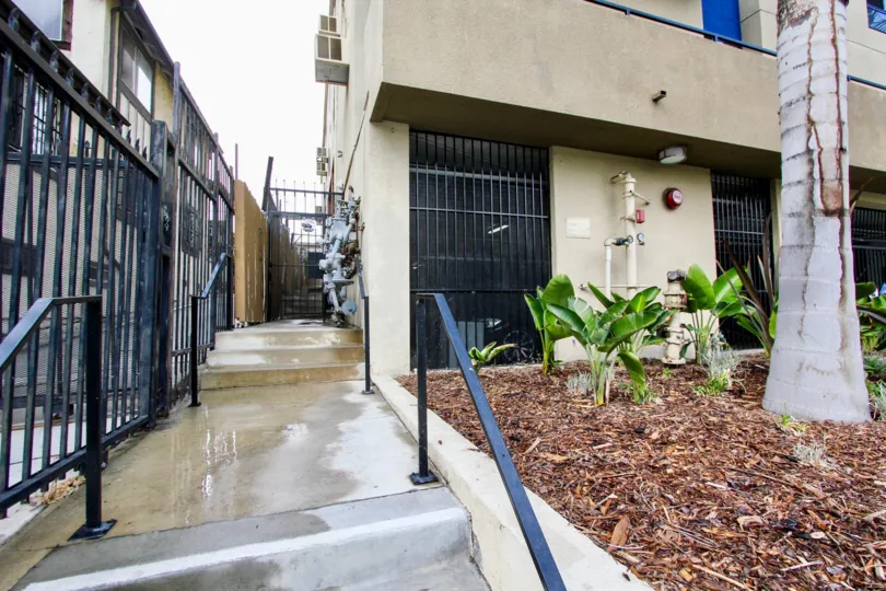 The sidewalk next to Vista Alvarado