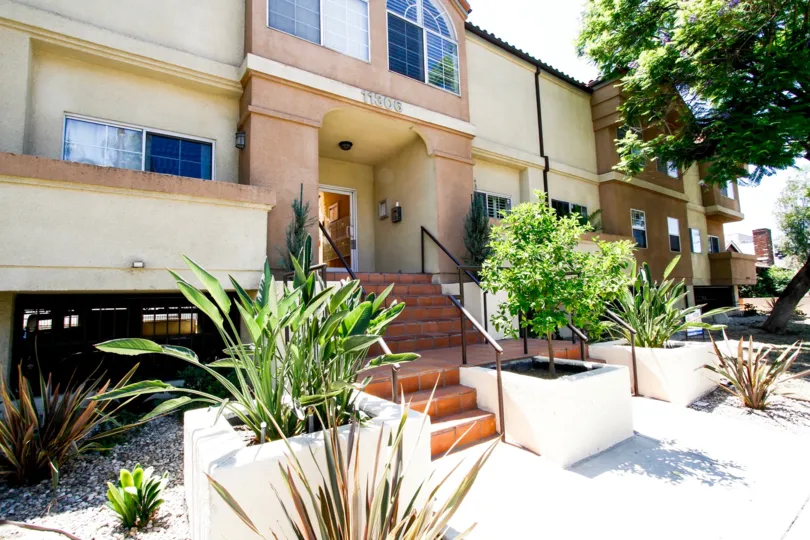 The entryway into 11306 Moorpark in Studio City