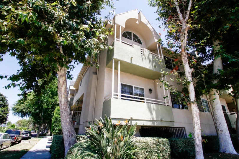 The balconies seen at 11485 Moorpark St in Studio City