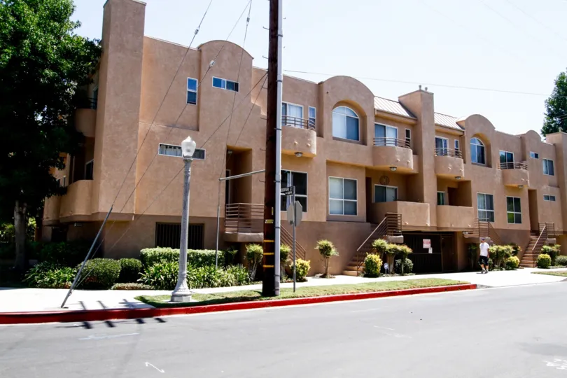 The building at 11524 Moorpark in Studio City