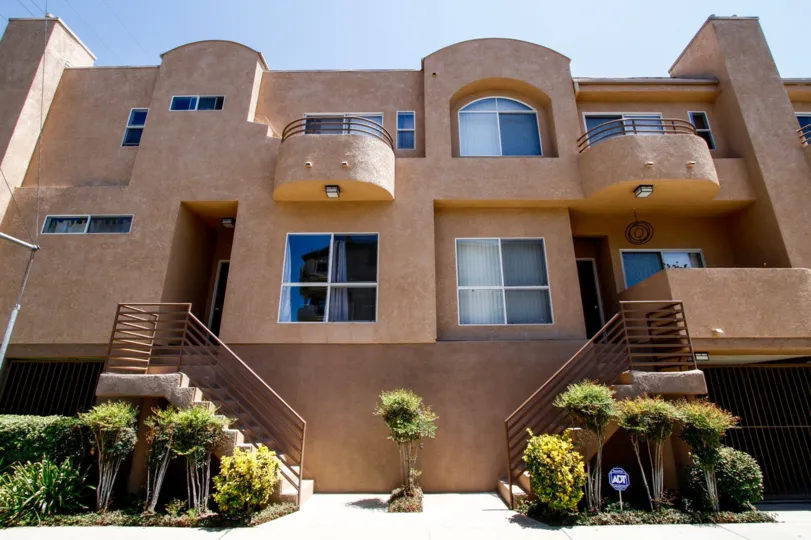 The entryway into 11524 Moorpark St in Studio City
