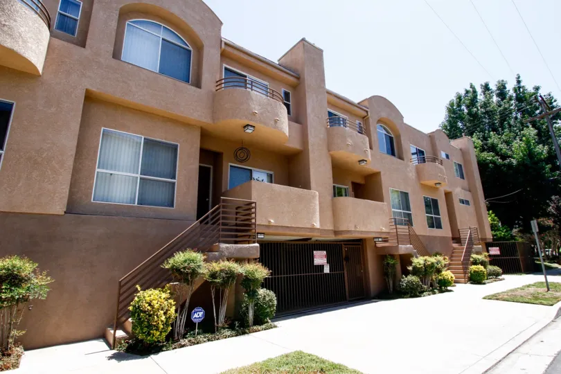 The parking for 11524 Moorpark St