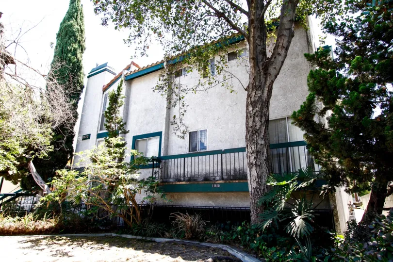 The landscaping around 11610 Moorpark St
