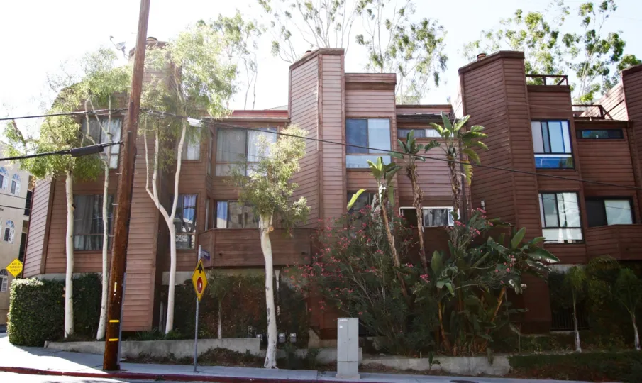The building at 11901 Laurelwood Dr in Studio City