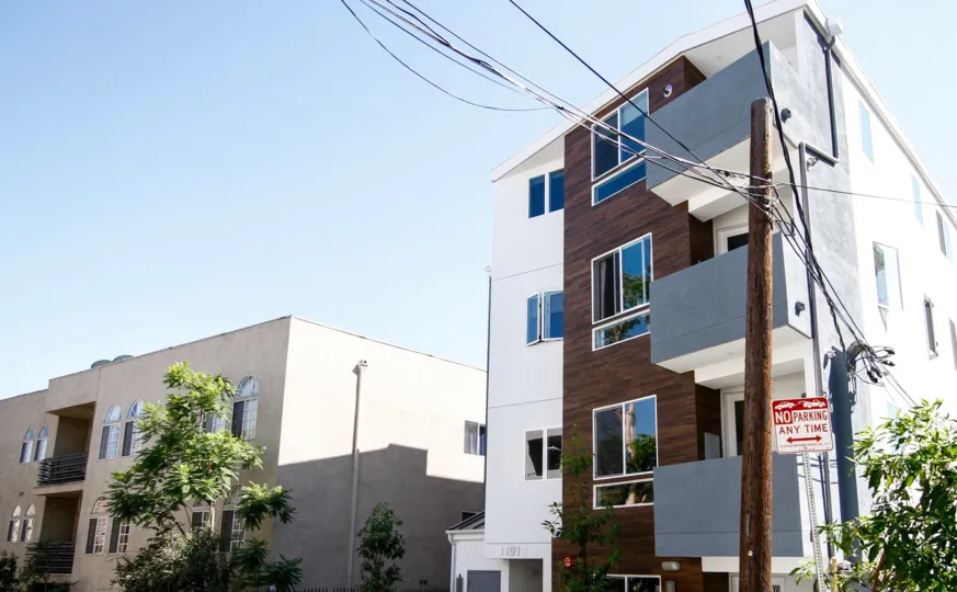 The building at 11912 Laurelwood Dr in Studio City