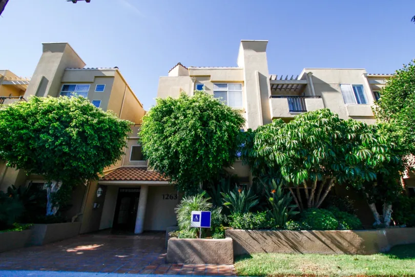 The building at 12633 Moorpark in Studio City