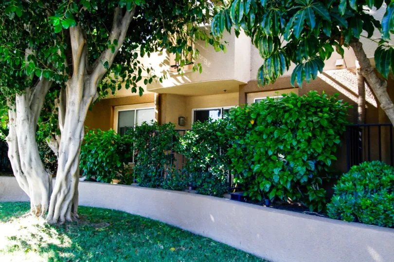 The décor that marks 12633 Moorpark
