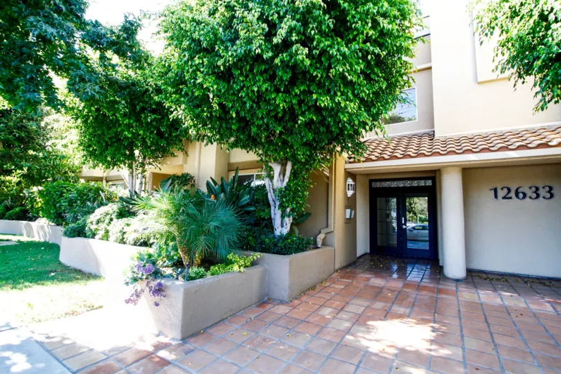The entryway into 12633 Moorpark