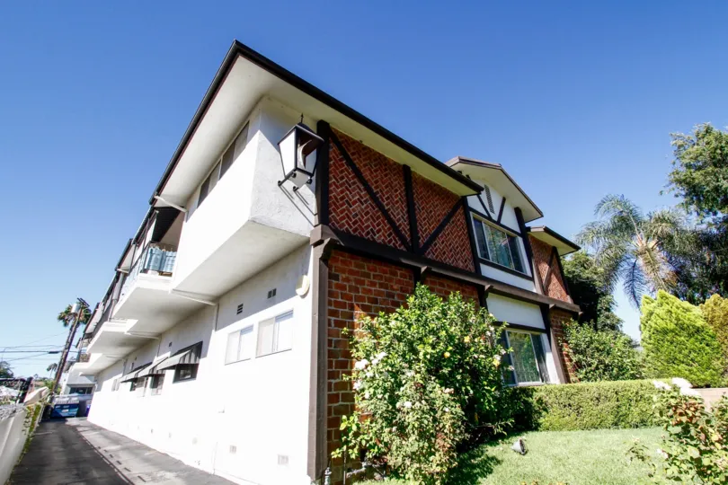 The parking for 12803 Bloomfield St in Studio City