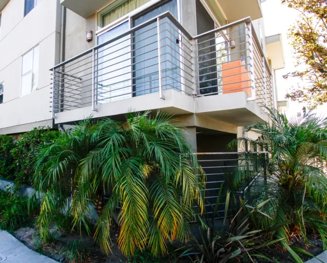 The greenery placed around 12908 Bloomfield