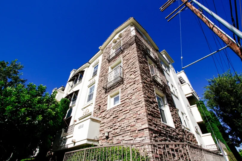 The corner of the building at 4202 Whitsett Ave in Studio City