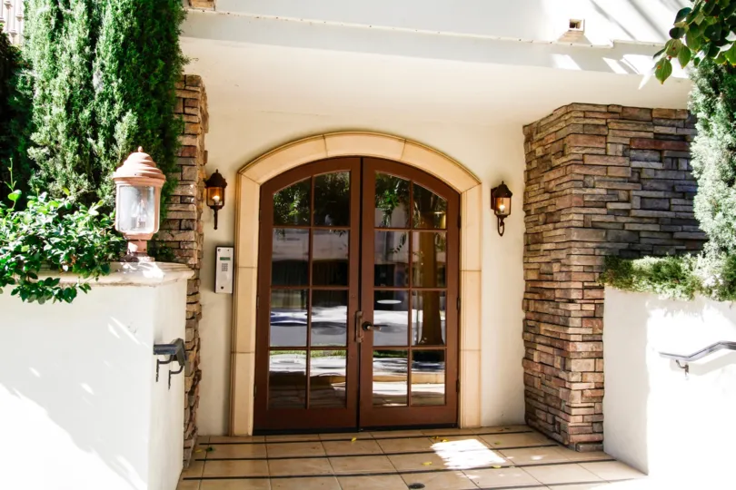 The doors into 4202 Whitsett Ave in Studio City