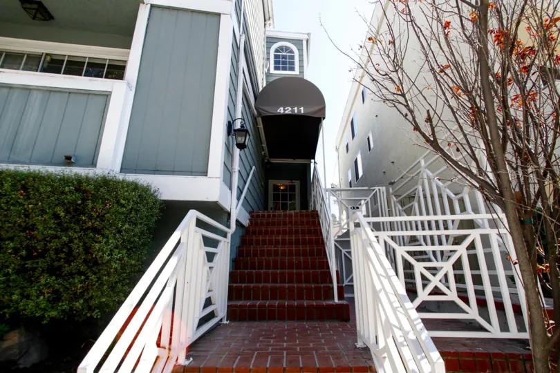 The main entrance into 4211 Arch Dr in Studio City