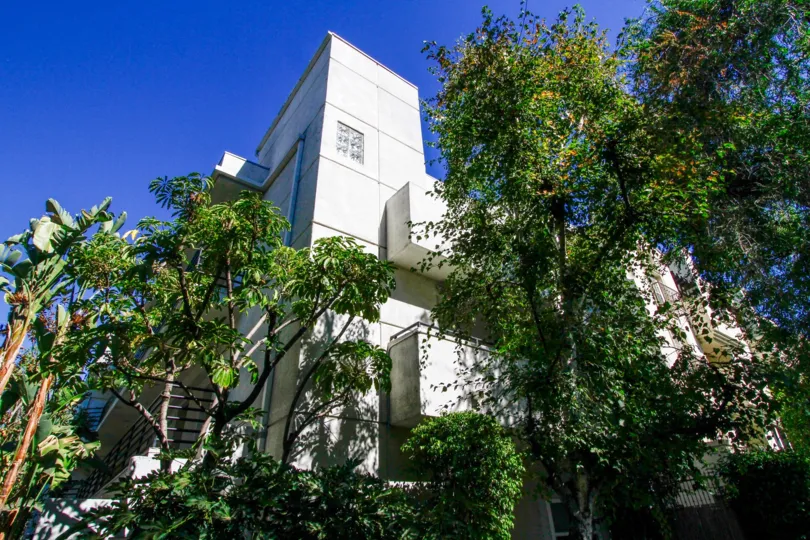 The architecture of 4212 Whitsett Ave in Studio City