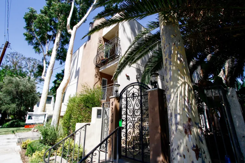 The entrance into 4220 Fair Ave in Studio City