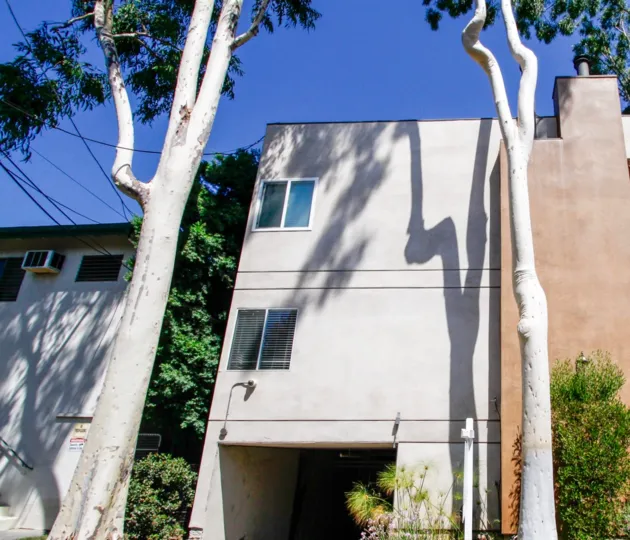 The windows seen at 4220 Fair Ave in Studio City