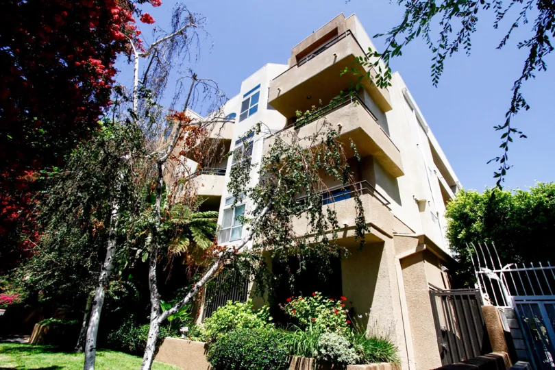 The balconies at 4230 Colfax Ave in Studio City