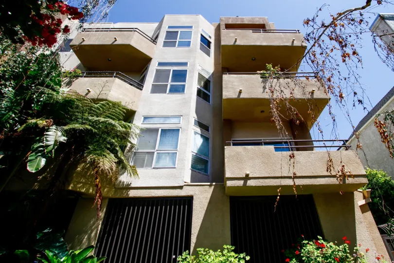 The building at 4230 Colfax Ave in Studio City