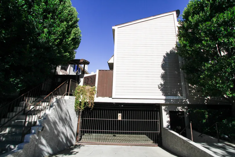 The parking for 4230 Whitsett Ave in Studio City