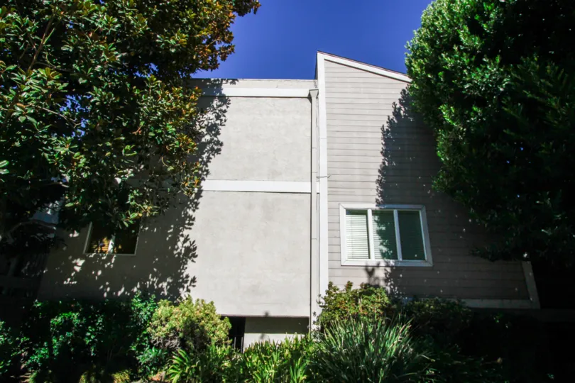 The building at 4230 Whitsett Ave
