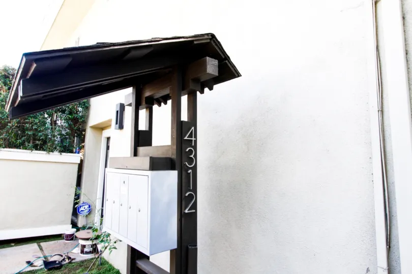 The written addreess at 4312 Gentry Ave in Studio City
