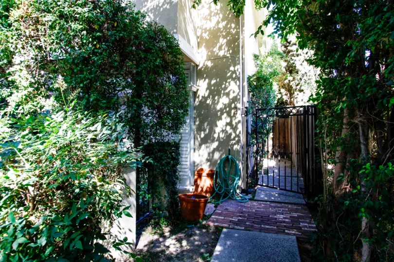 The sidewalk in 4312 Gentry Ave in Studio City