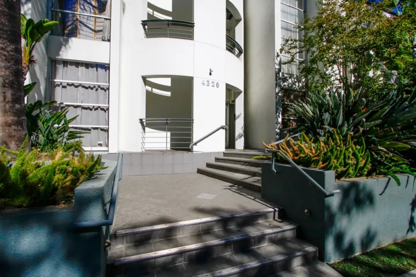 The entrance into 4326 Babcock Ave in Studio City