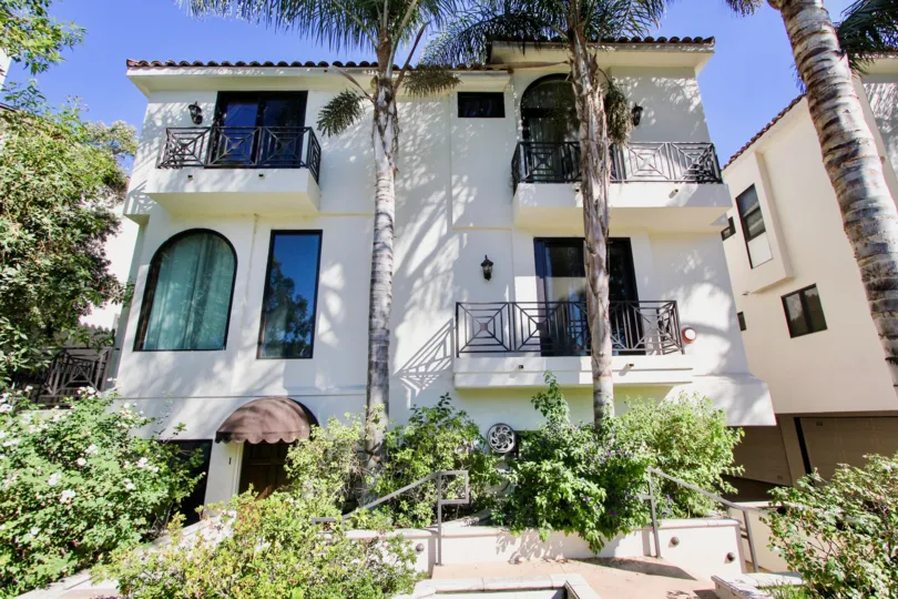 A sunny day at 4332 Gentry in Studio City, California