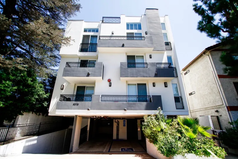 The building at 4374 Troost in Studio City