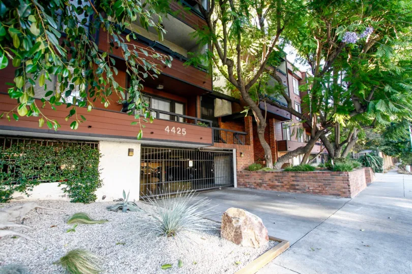 The parking at 4425 Whitsett Ave in Studio City