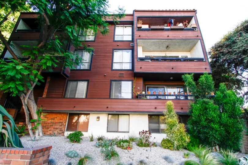 The windows throughout 4425 Whitsett Ave in Studio City