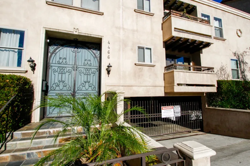 The parking for 4466 Coldwater Canyon Ave in Studio City