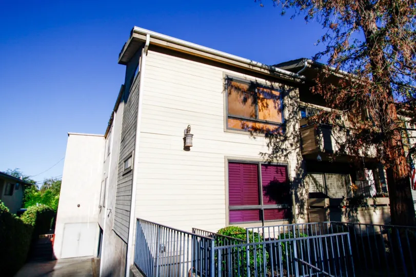 The windows seen at 4500 Whitsett Ave in Studio City