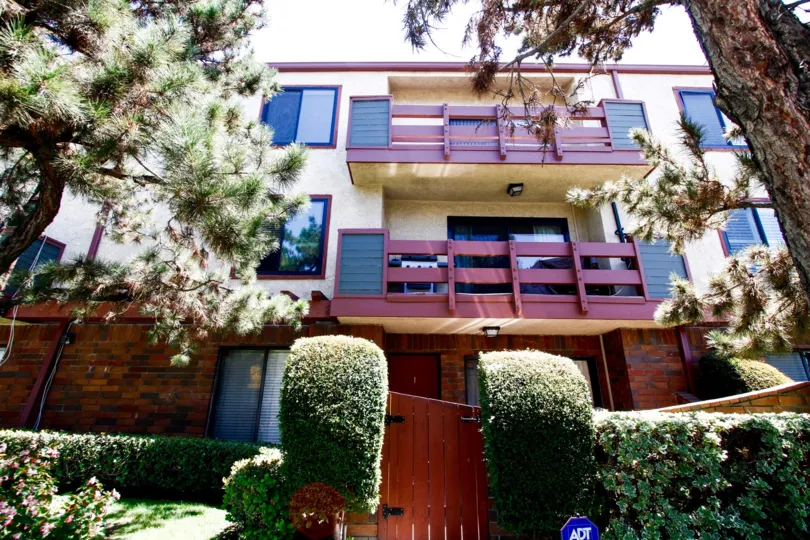 The windows seen at 4524 Tujunga Ave