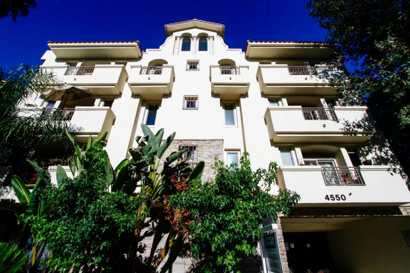 The architecture of 4550 Coldwater Canyon