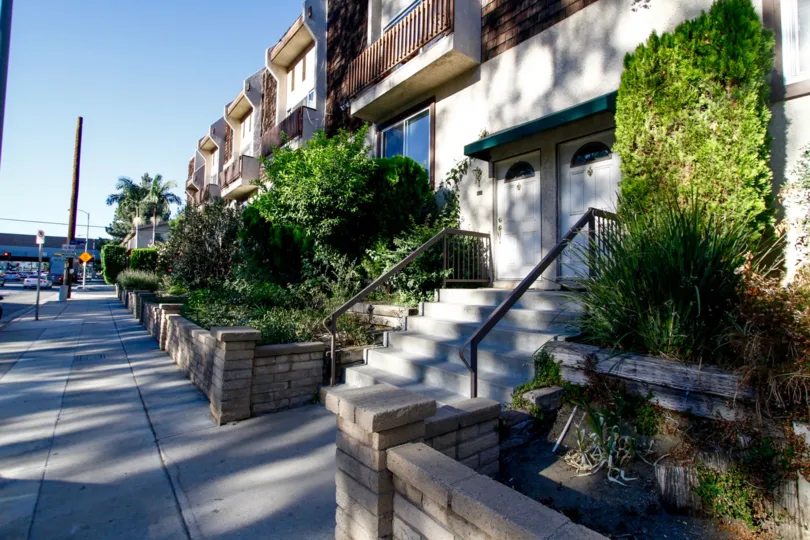 The entrance into 4660 Coldwater Canyon Ave