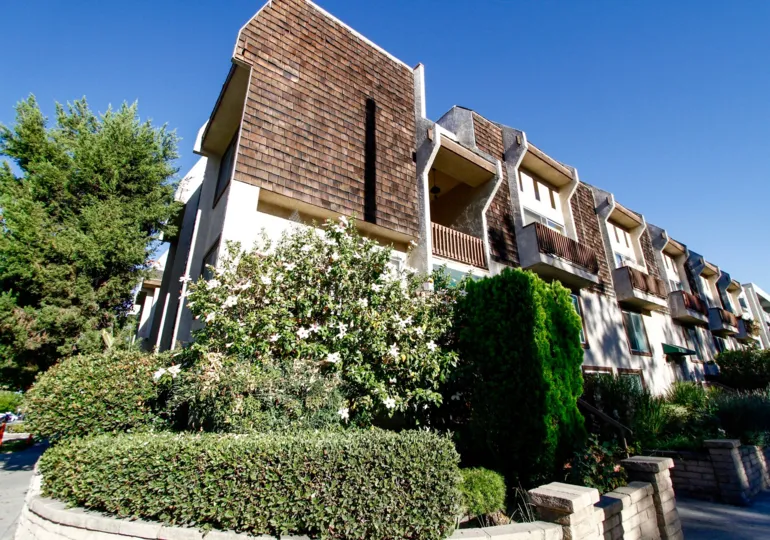 The landscaping around 4660 Coldwater Canyon Ave
