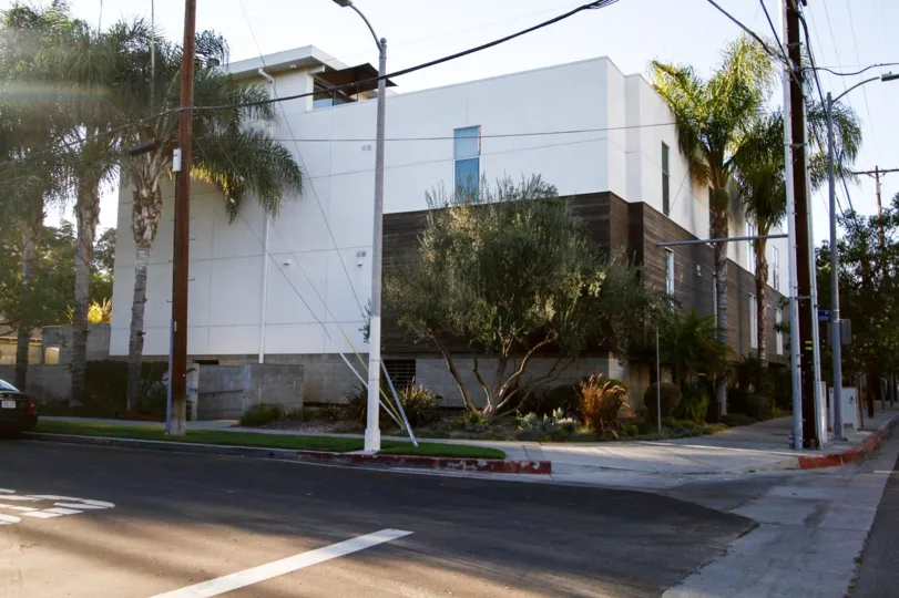 The street view of 4705 Whitsett Ave in Studio City