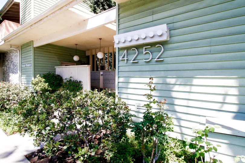 The address written on the Acama Ardmore building in Studio City