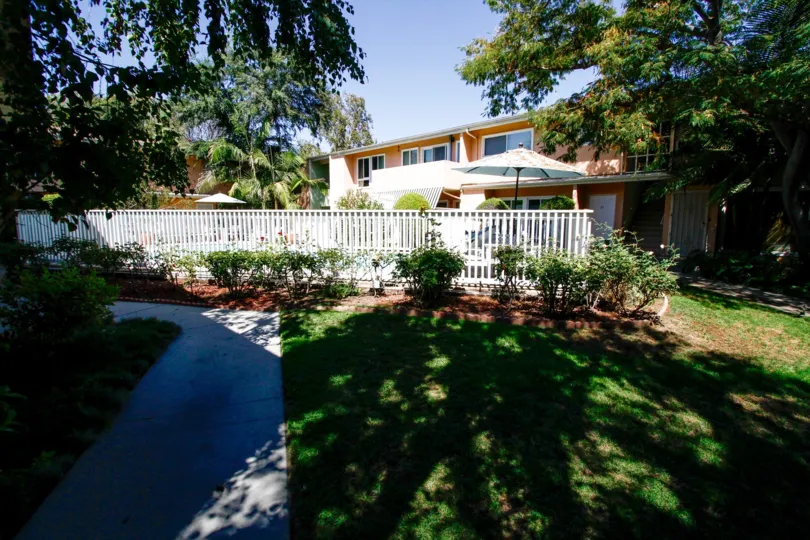 The landscaping around Acama Ardmore in Studio City