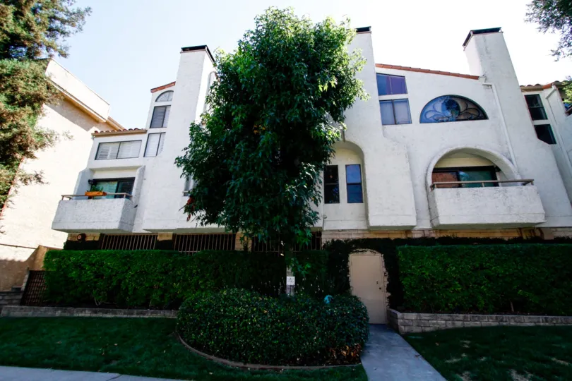 The landscaping around Bluffisde Court in Studio City