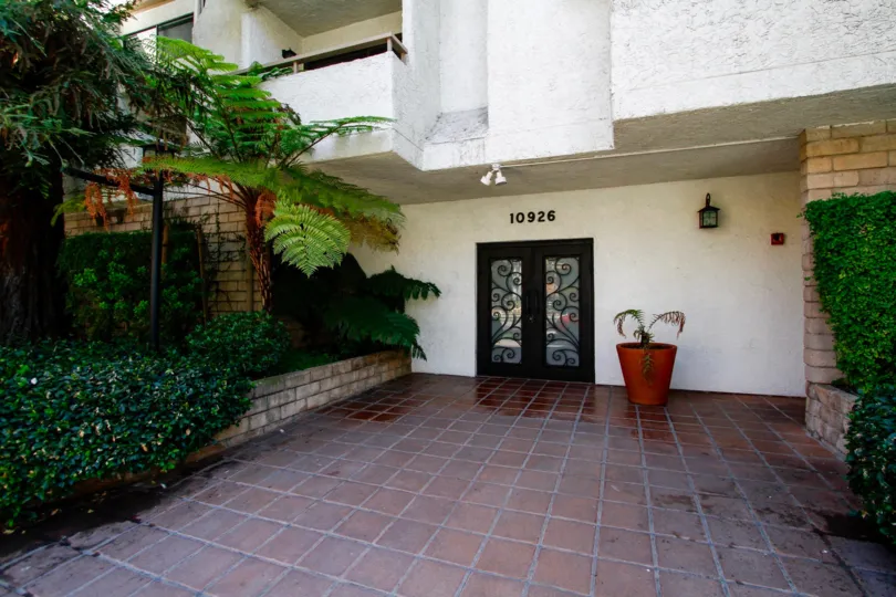 The entrance into Bluffside Court in Studio City